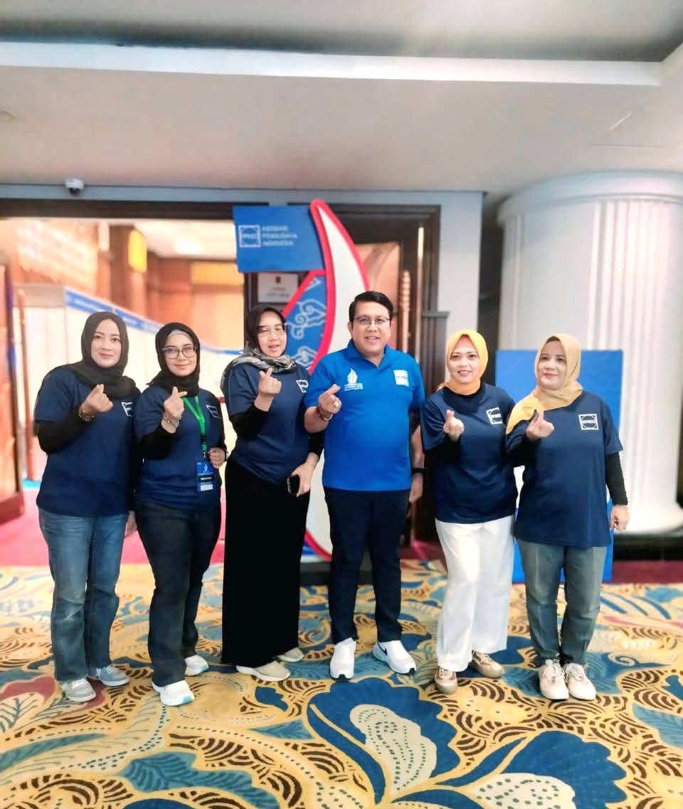 Foto bersama dengan Peserta UMKM Binaan DPK APINDO dan Panitia OC DPP APINDO Provinsi Jawa Barat. [ Hari ke-3 Rakerkonas XXXIV DPN APINDO 2025 ]